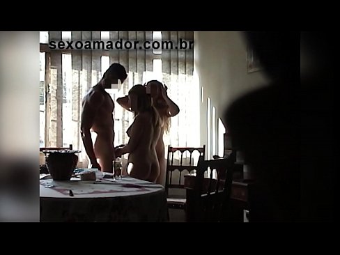 ❤️ Sexvenner inviterer en gigantisk mann og en trekant med seg ❤️❌ Sexvideo hos oss ❌️❤